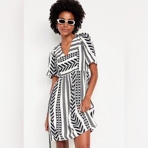 OLD NAVY Jacquard Mini Swing Dress | Black and White Geometric